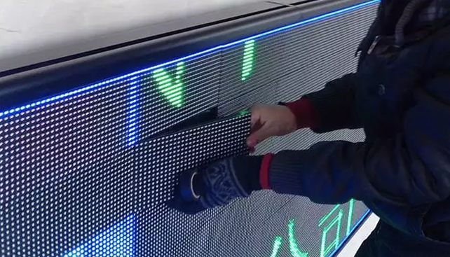 成都顯示屏維修|室內(nèi)維修顯示屏安全注意事項！