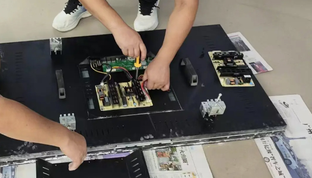 成都顯示屏維護|會議顯示局部損壞對整體顯示的影響！